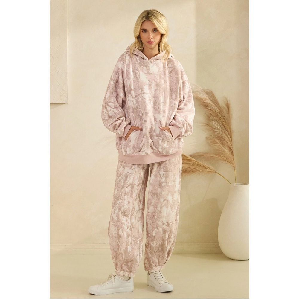 Veveret Pink Camo Fleece Joggers Pants and Hoodie Set